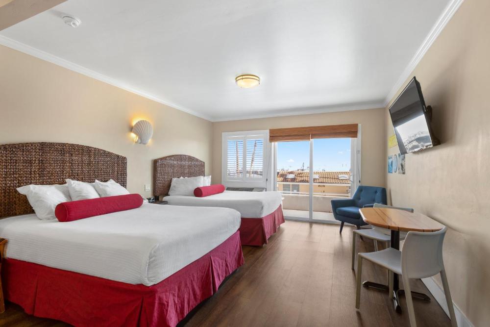 Queen Room with Balcony interior